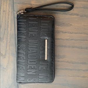 Steve Madden print wallet wristlet